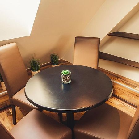 Skol Apartment S Parkiriscem Celje Esterno foto
