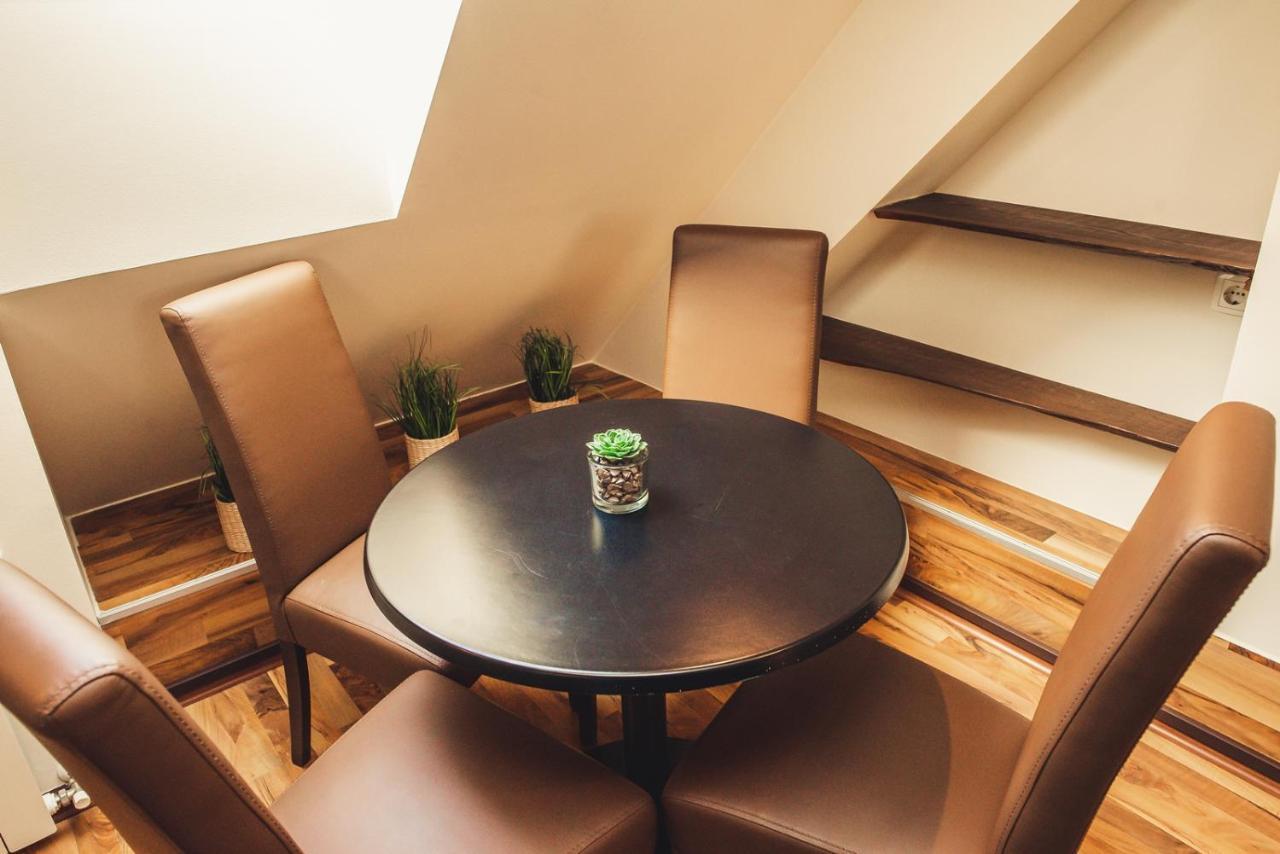 Skol Apartment S Parkiriscem Celje Esterno foto