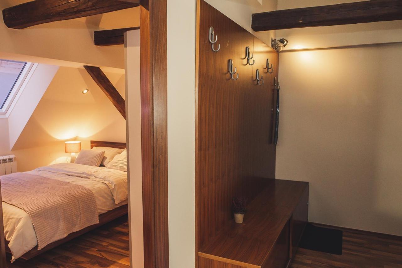 Skol Apartment S Parkiriscem Celje Esterno foto
