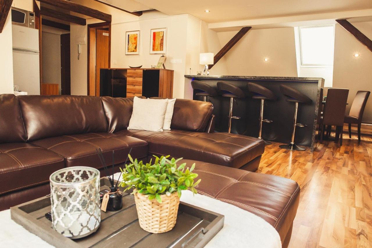 Skol Apartment S Parkiriscem Celje Esterno foto
