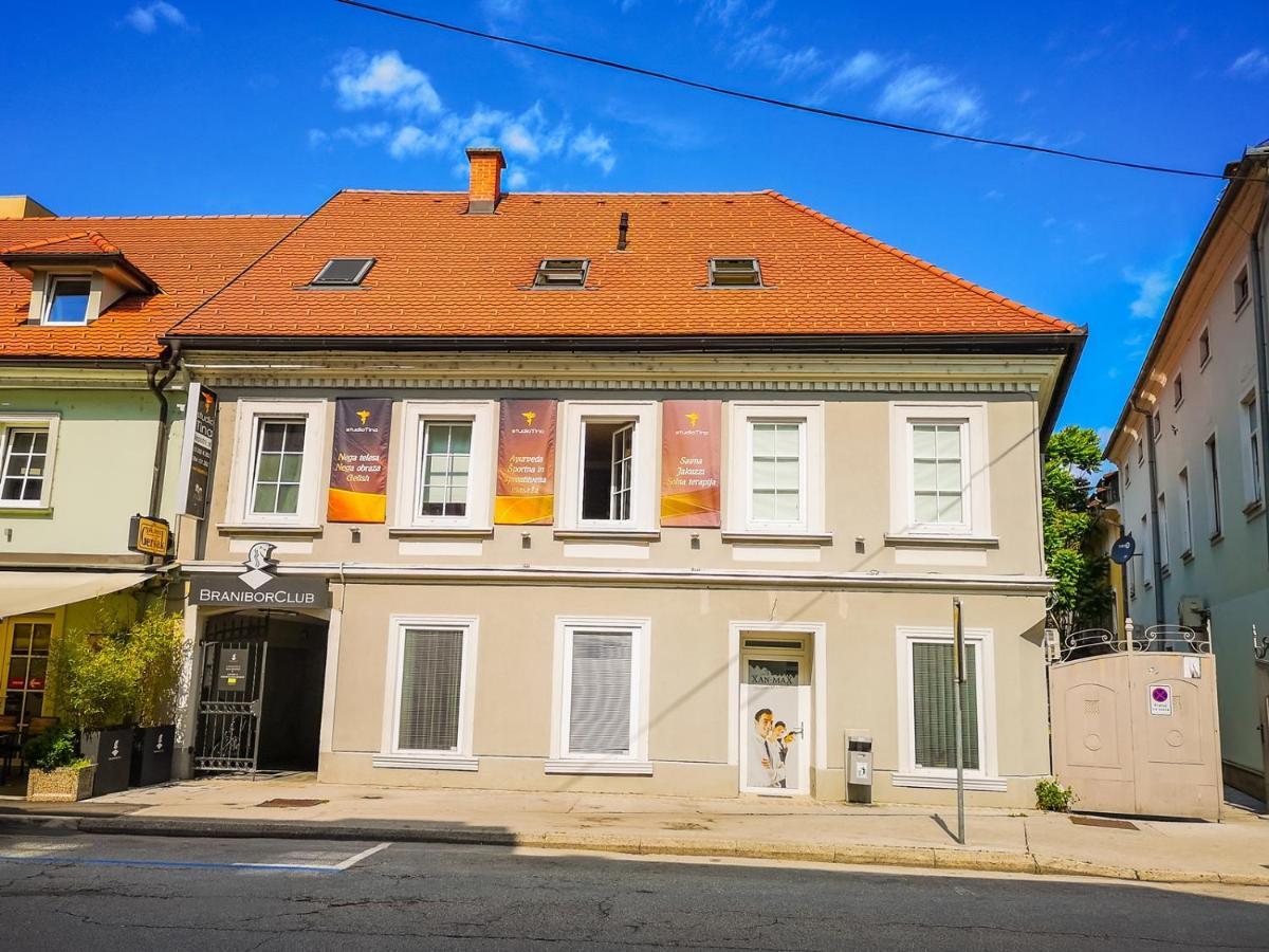 Skol Apartment S Parkiriscem Celje Esterno foto